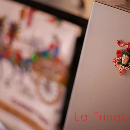 La Trinacria Oda ve Kahvaltı 3*