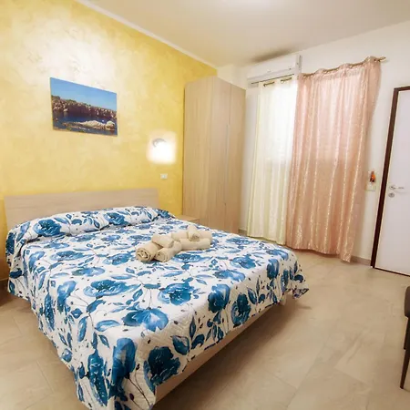 La Trinacria Nocleg ze śniadaniem 2*